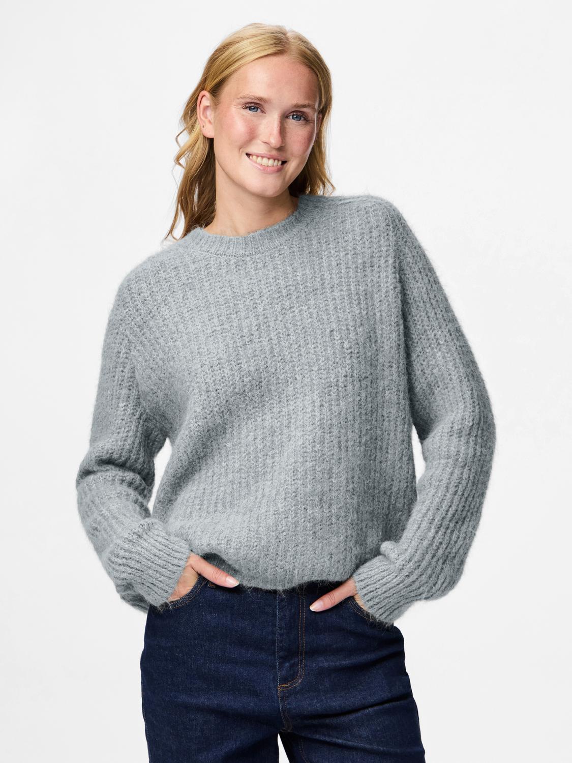 model_shot-front